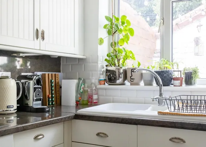 Hereford City - St Owens Terrace - Comfortable & Spacious Well Presented Three Storey House, Perfect For A Weekend Away & Exploring The City On Foot - Hosted By Rentmyhouse