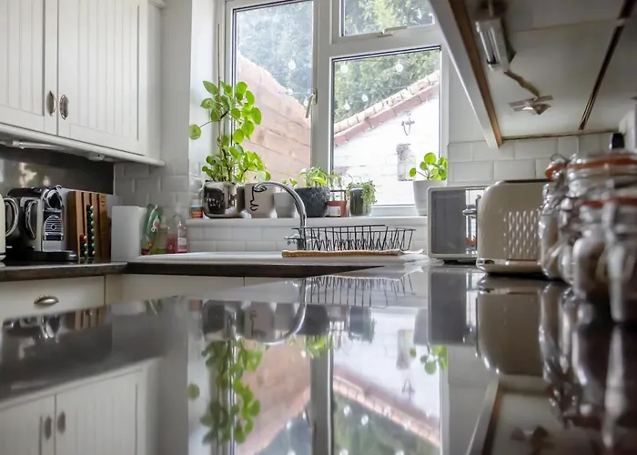 Hereford City - St Owens Terrace - Comfortable & Spacious Well Presented Three Storey House, Perfect For A Weekend Away & Exploring The City On Foot - Hosted By Rentmyhouse