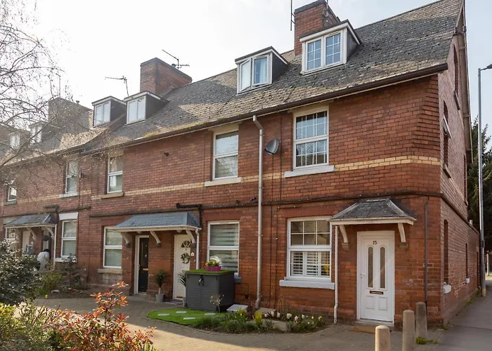 Hereford City - St Owens Terrace - Comfortable & Spacious Well Presented Three Storey House, Perfect For A Weekend Away & Exploring The City On Foot - Hosted By Rentmyhouse