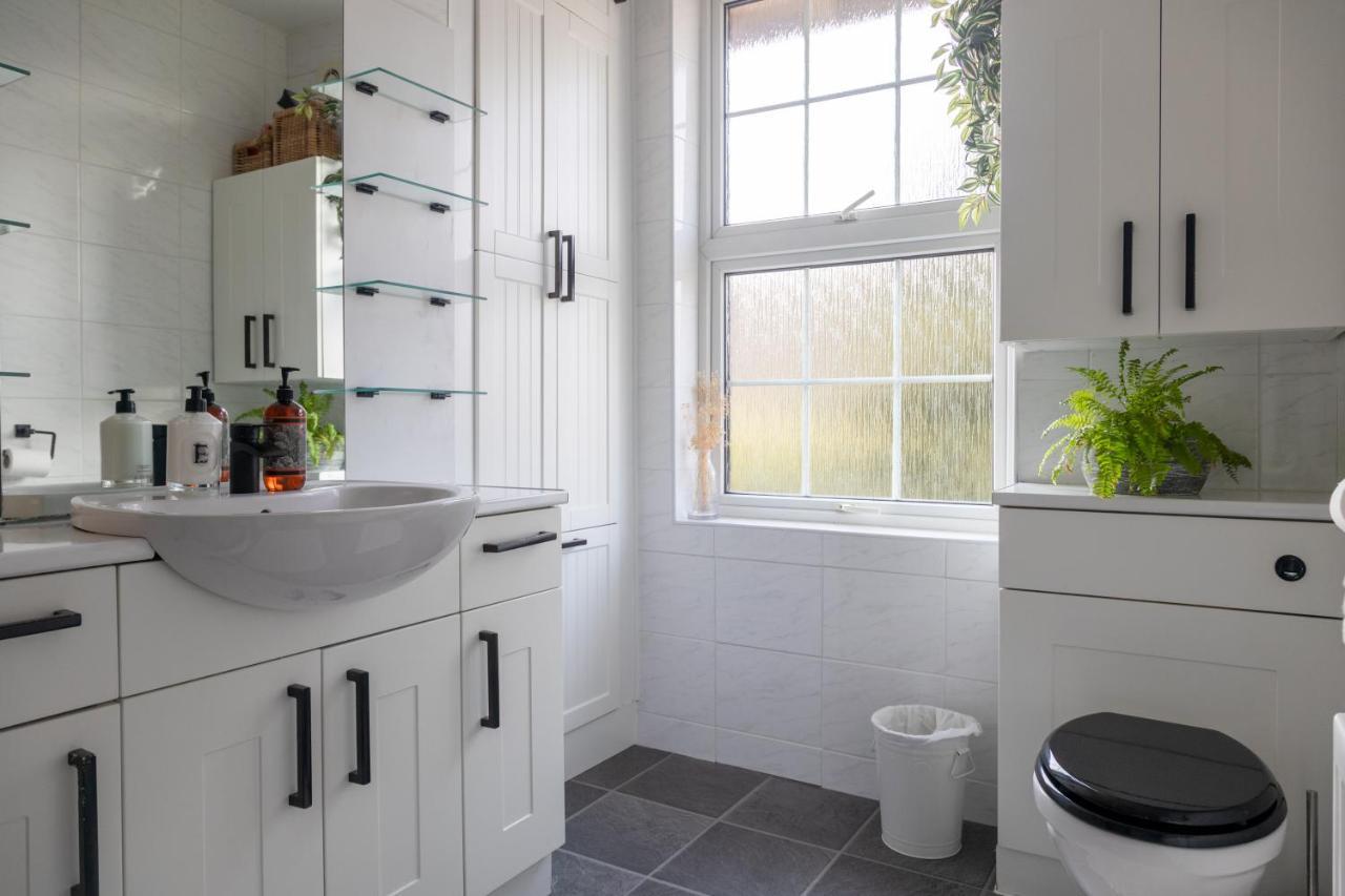 Hereford City - St Owens Terrace - Comfortable & Spacious Well Presented Three Storey House, Perfect For A Weekend Away & Exploring The City On Foot - Hosted By Rentmyhouse *