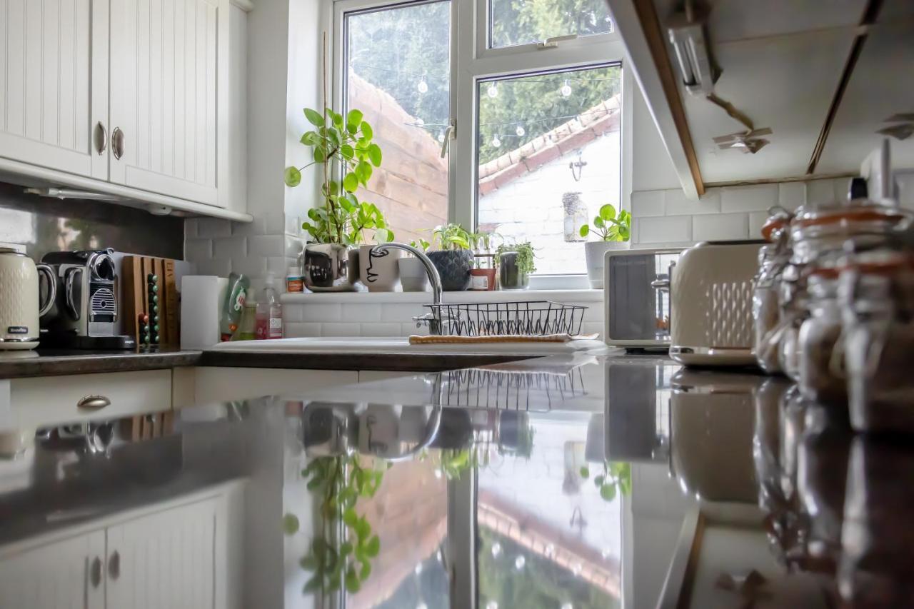 Hereford City - St Owens Terrace - Comfortable & Spacious Well Presented Three Storey House, Perfect For A Weekend Away & Exploring The City On Foot - Hosted By Rentmyhouse Apartment Hereford