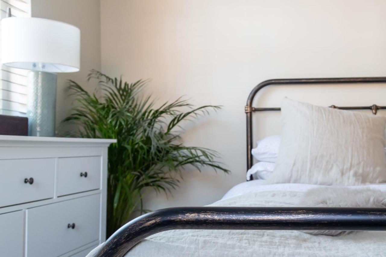 Hereford City - St Owens Terrace - Comfortable & Spacious Well Presented Three Storey House, Perfect For A Weekend Away & Exploring The City On Foot - Hosted By Rentmyhouse Apartment *