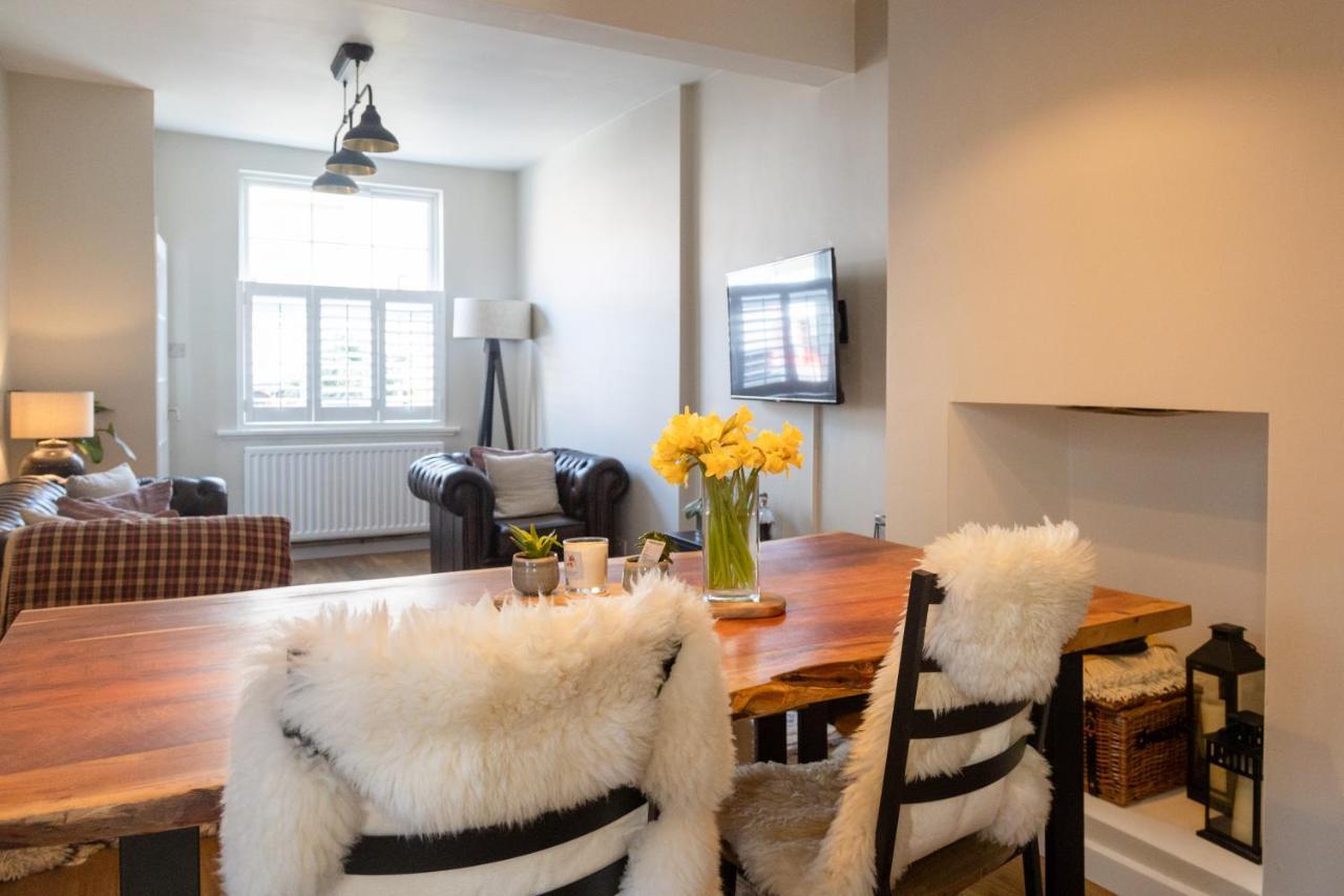 Apartment Hereford City - St Owens Terrace - Comfortable & Spacious Well Presented Three Storey House, Perfect For A Weekend Away & Exploring The City On Foot - Hosted By Rentmyhouse