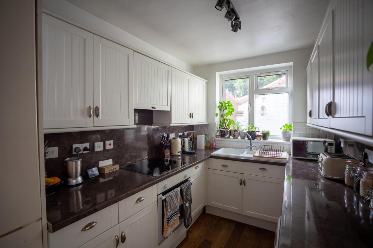 Hereford City - St Owens Terrace - Comfortable & Spacious Well Presented Three Storey House, Perfect For A Weekend Away & Exploring The City On Foot - Hosted By Rentmyhouse