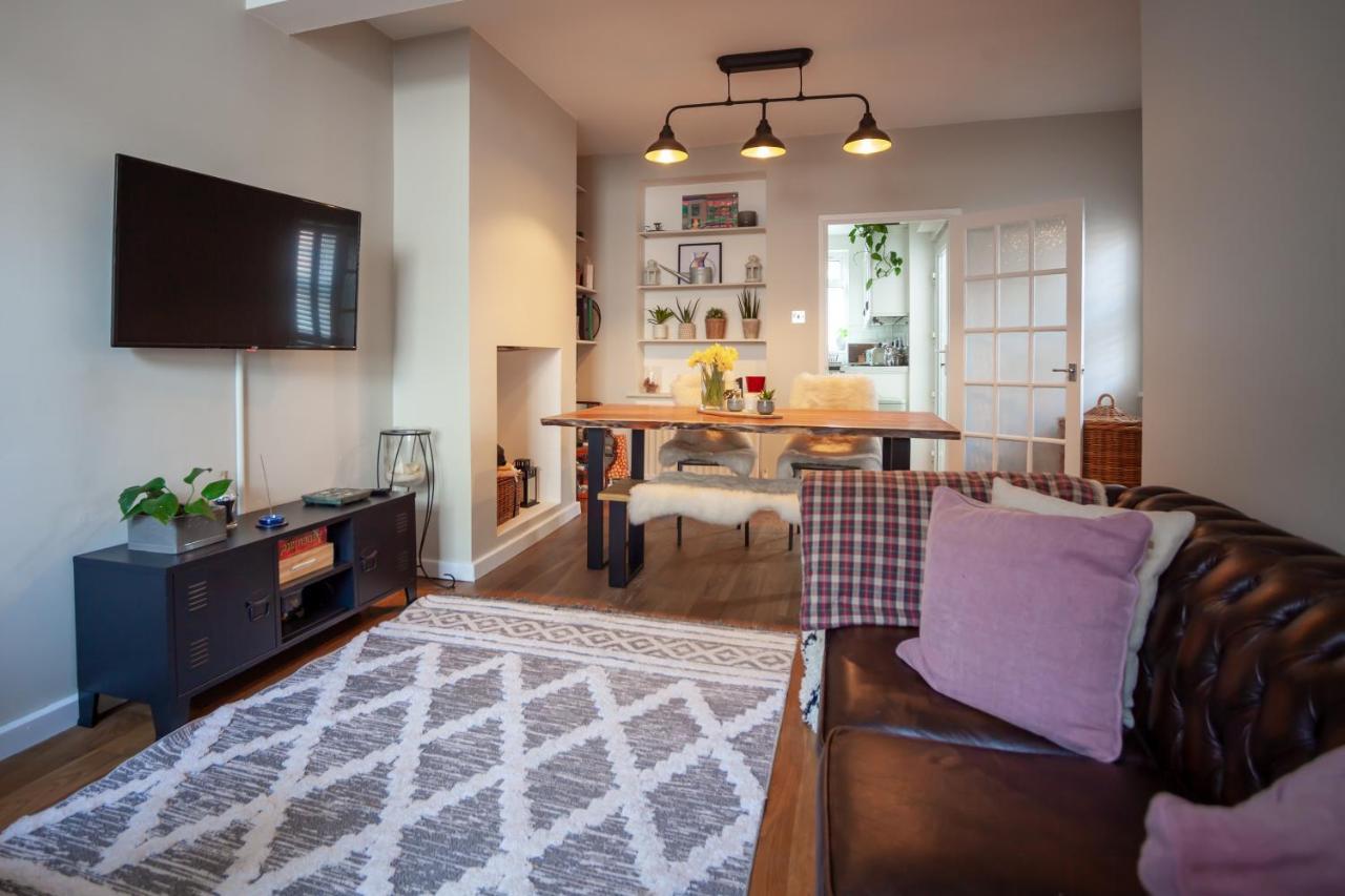Hereford City - St Owens Terrace - Comfortable & Spacious Well Presented Three Storey House, Perfect For A Weekend Away & Exploring The City On Foot - Hosted By Rentmyhouse Apartment *