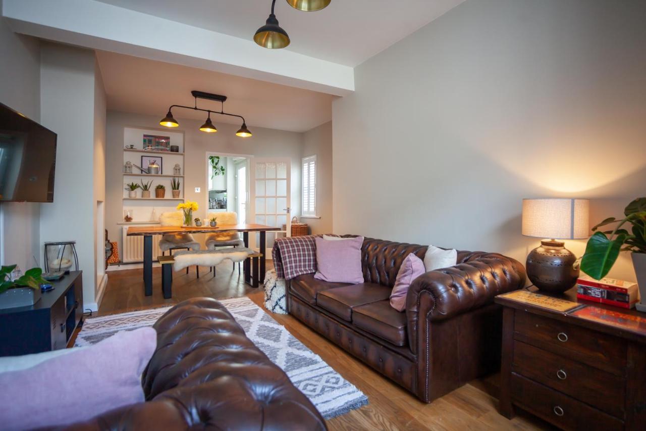 Hereford City - St Owens Terrace - Comfortable & Spacious Well Presented Three Storey House, Perfect For A Weekend Away & Exploring The City On Foot - Hosted By Rentmyhouse Apartment